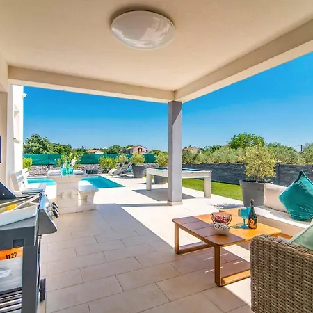 Florentina By Villa *